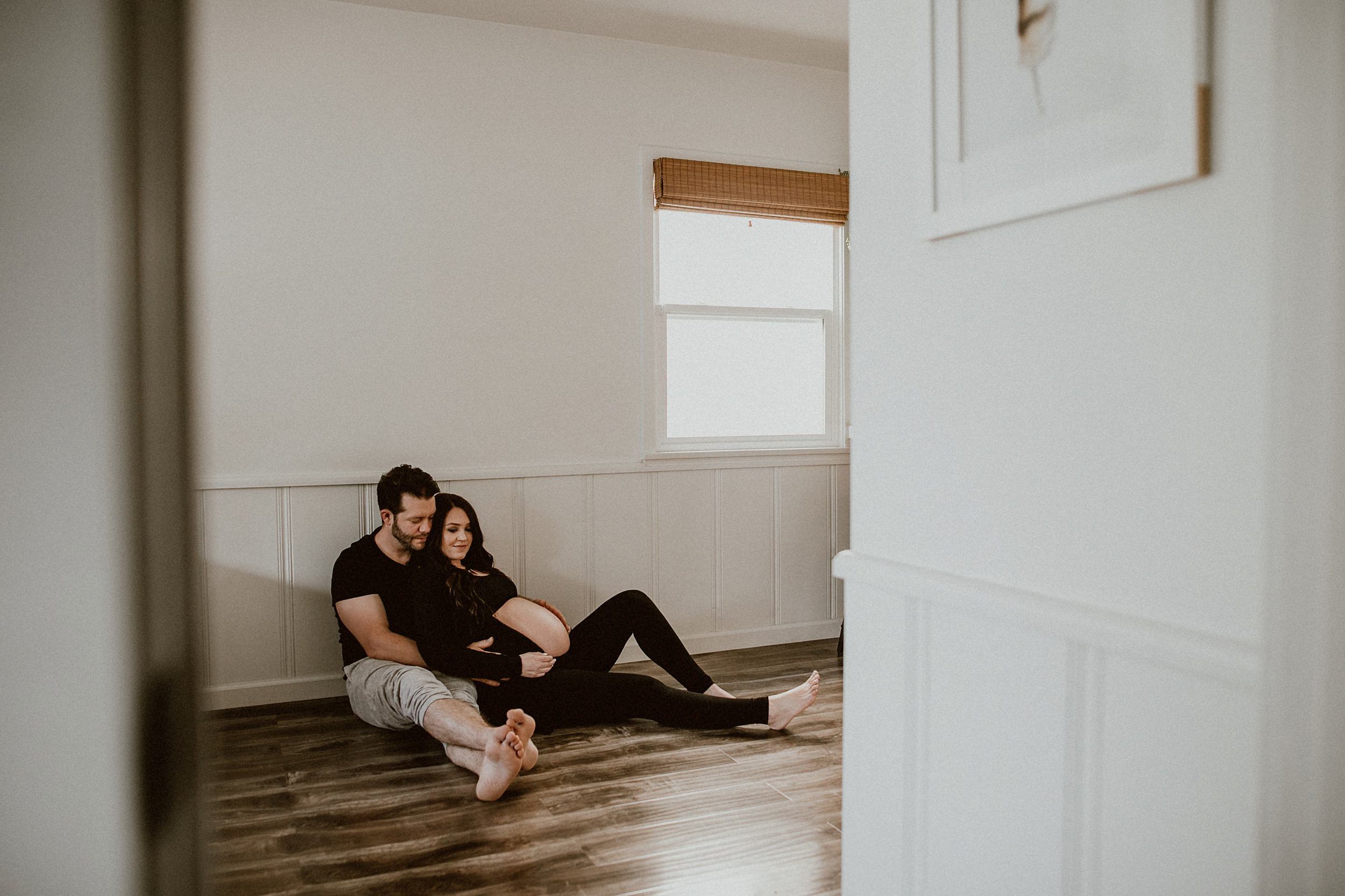 in-home maternity session in los angeles