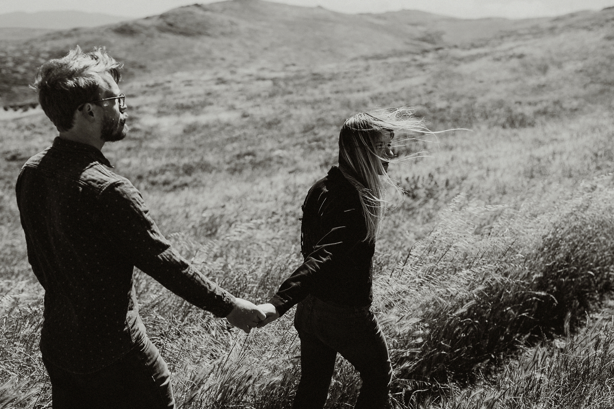 Sunny Morning Engagement Photos on Nor Cal Bluffs