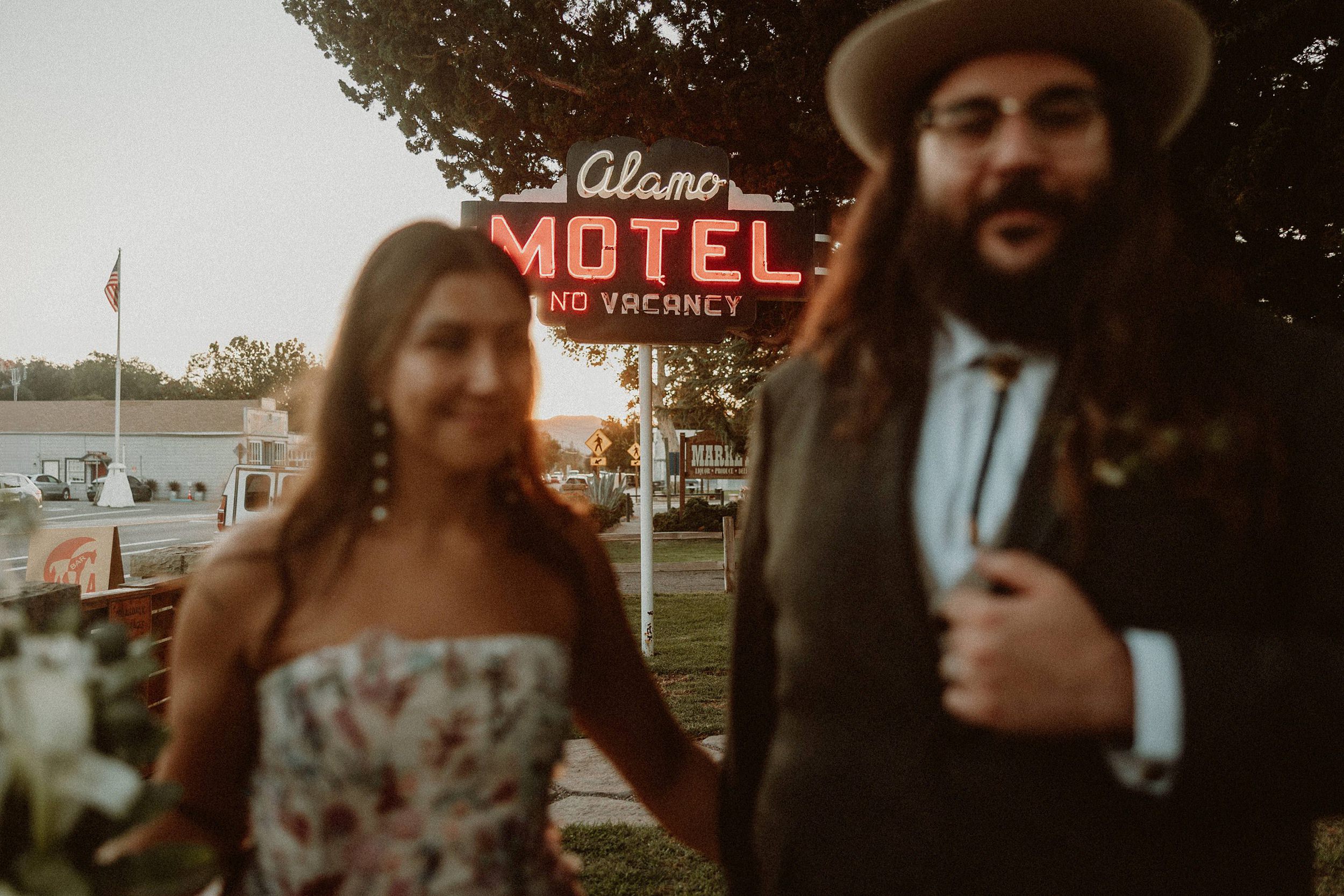 alamo motel wedding photos with bride and groom